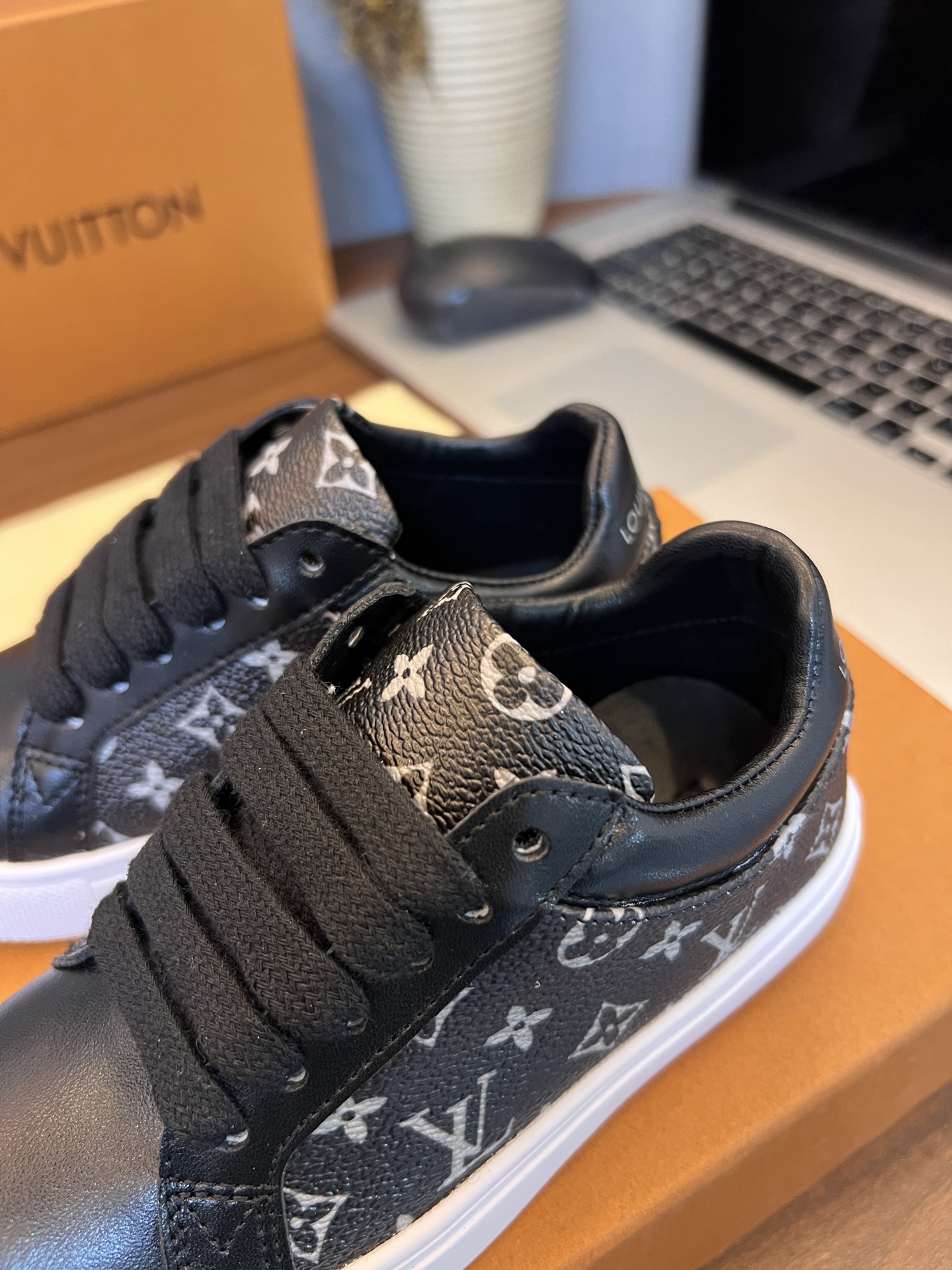 Children's shoes child